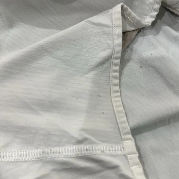 (6252) LULULEMON Hotty Hot Short II (Long 4&quot;) White/Barely Beige in Sz 6 *Loved