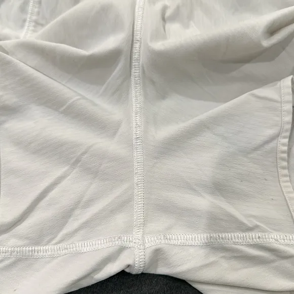(6252) LULULEMON Hotty Hot Short II (Long 4&quot;) White/Barely Beige in Sz 6 *Loved