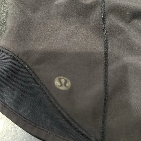 (6271) LULULEMON Hotty Hot Short 4&quot; Sz 10 **LOVED *logo faded