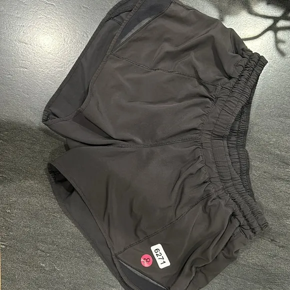 (6271) LULULEMON Hotty Hot Short 4&quot; Sz 10 **LOVED *logo faded