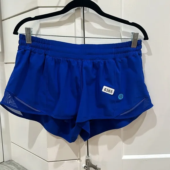 (6365) Lululemon Hotty Hot Short II *2.5&quot; Jet Stream in Sz 12