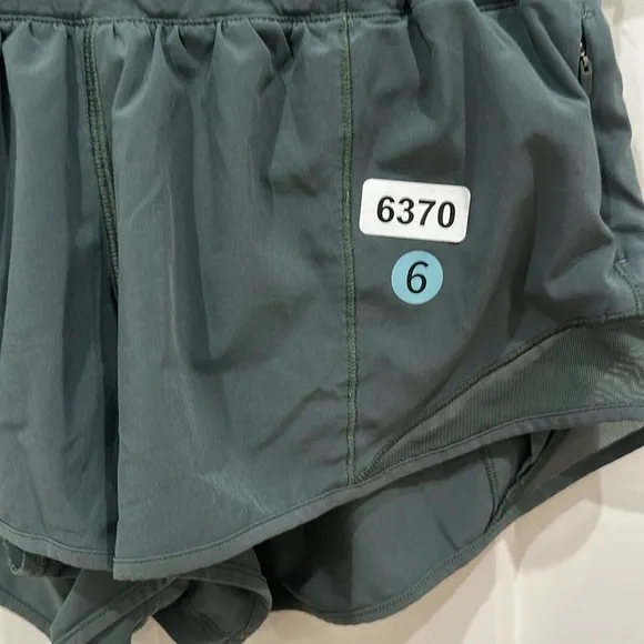 (6370) Lululemon Hotty Hot Short II *2.5&quot; in DARK FORREST in Sz 6