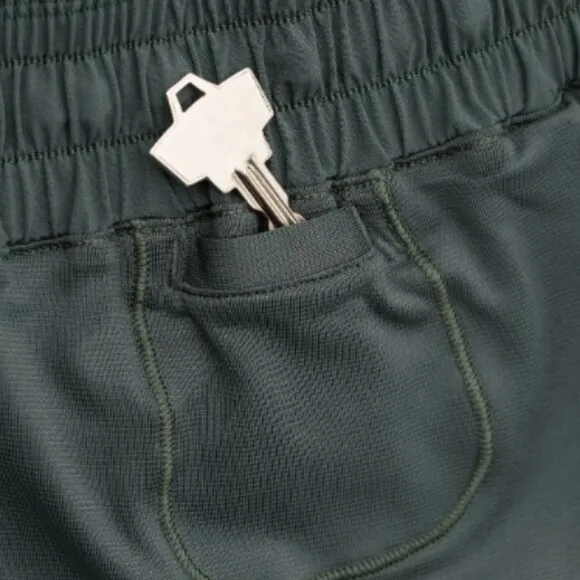 (6370) Lululemon Hotty Hot Short II *2.5&quot; in DARK FORREST in Sz 6