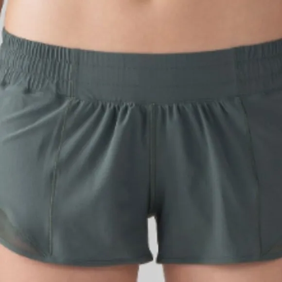 (6370) Lululemon Hotty Hot Short II *2.5&quot; in DARK FORREST in Sz 6
