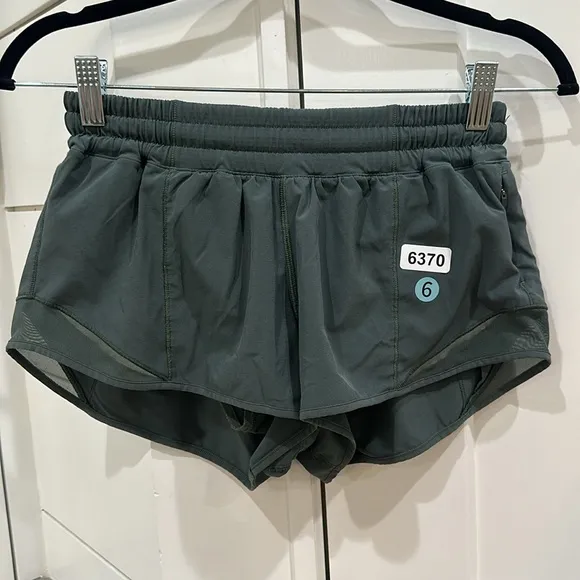 (6370) Lululemon Hotty Hot Short II *2.5&quot; in DARK FORREST in Sz 6