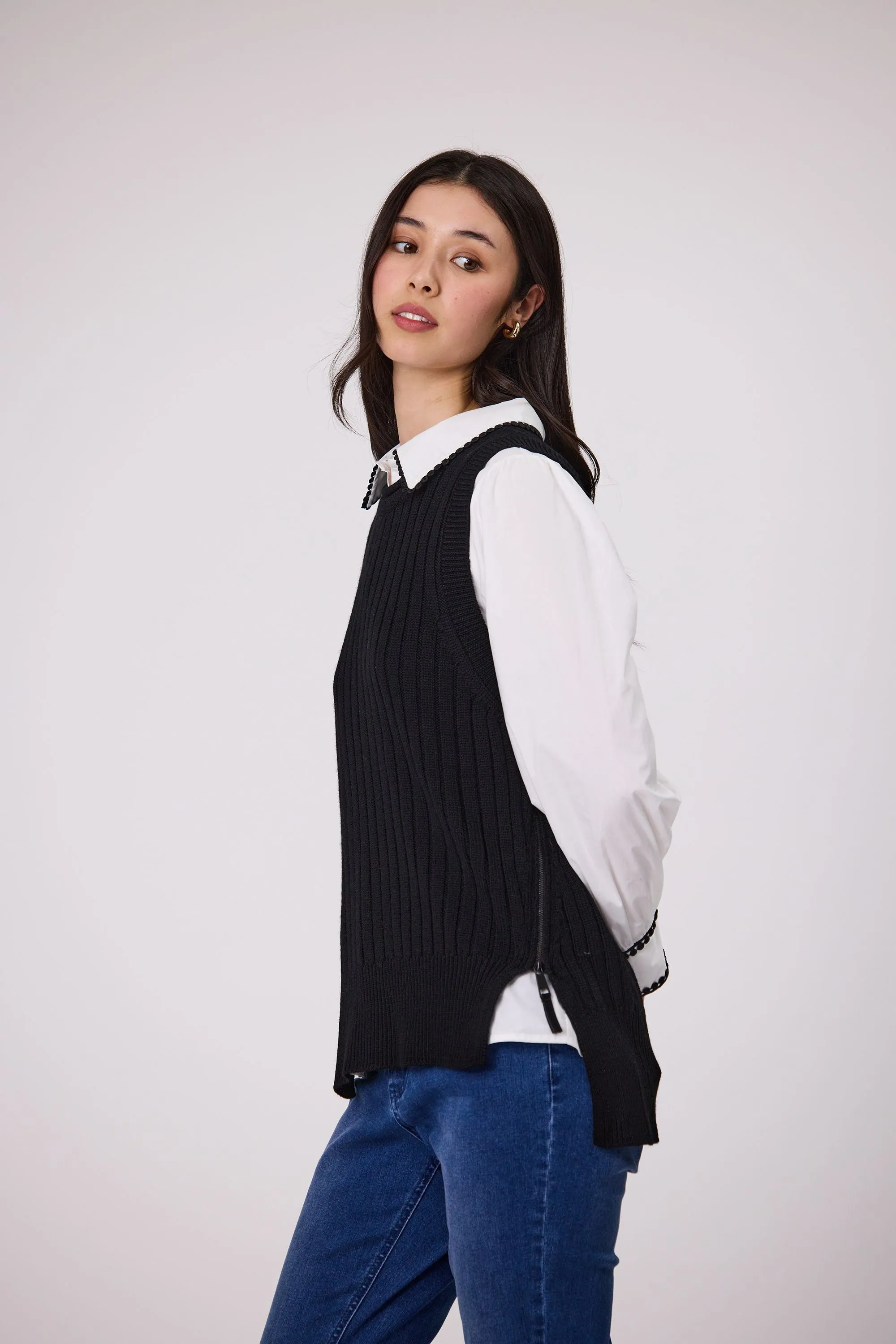 Asta Merino Vest - Black