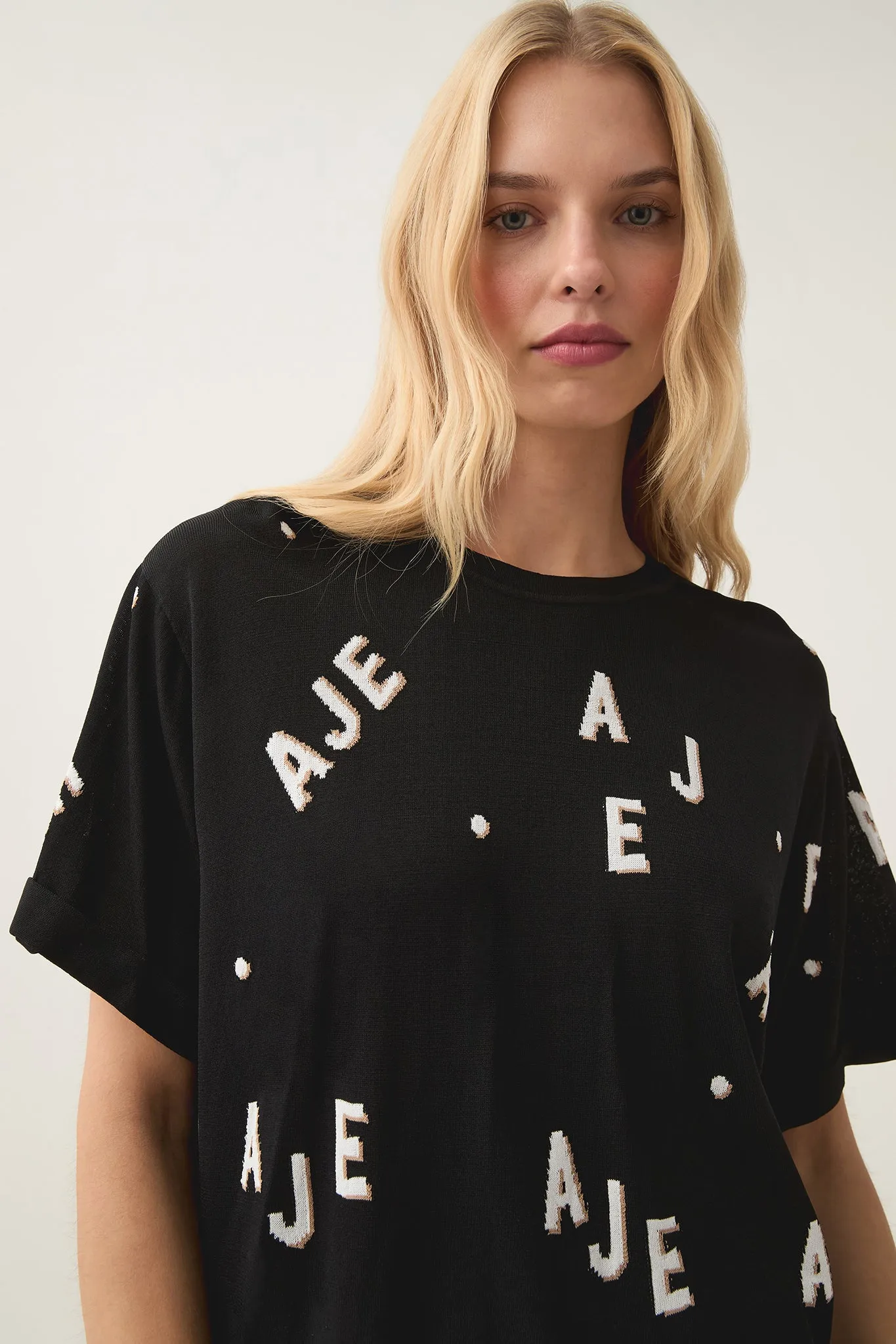 Decora Logo Sprinkle Knit Tee
