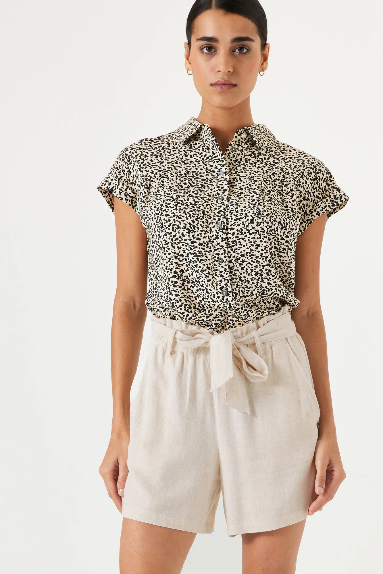 Garcia Bermuda Shorts - Neutral Beige