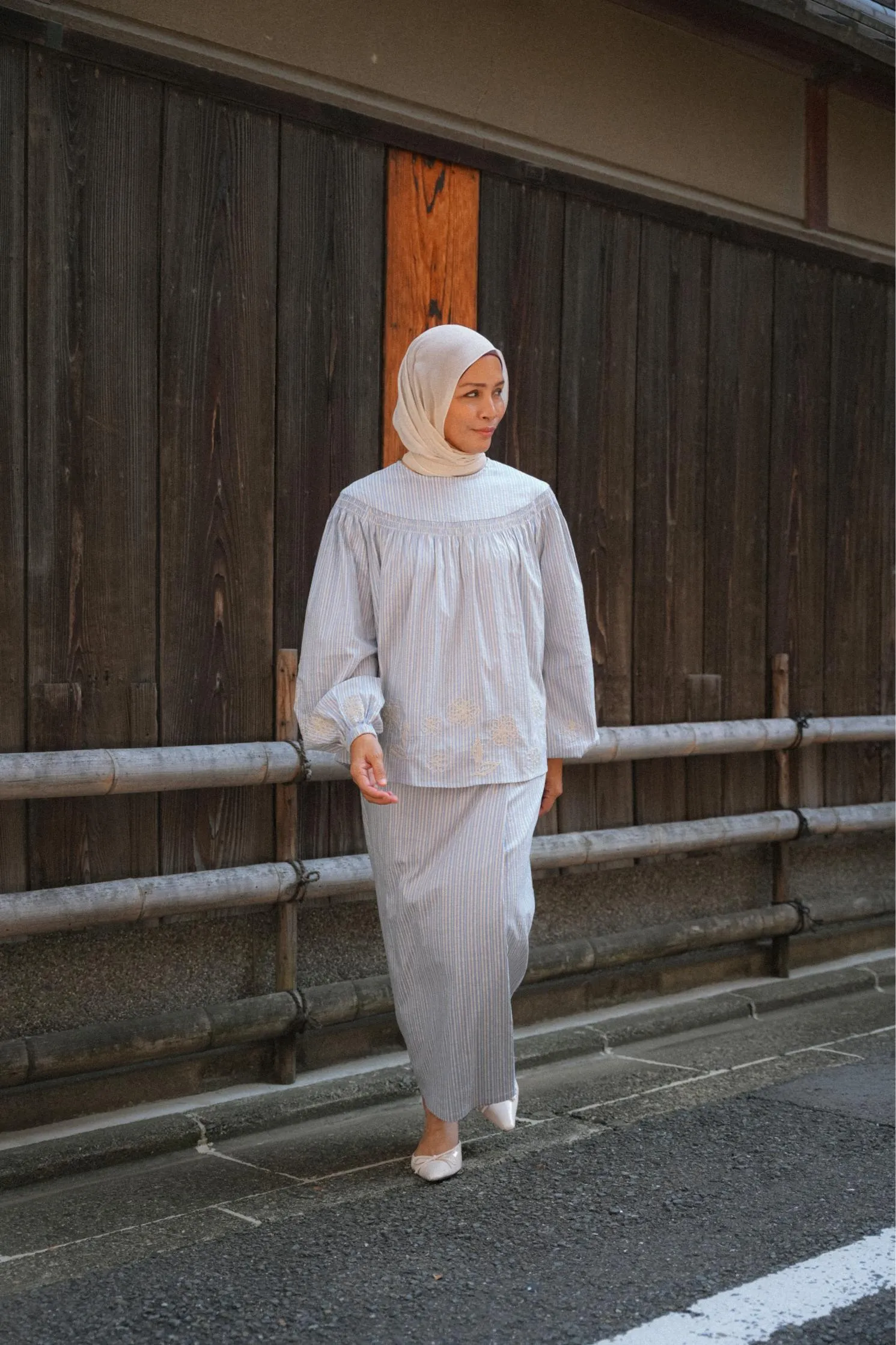 LILY KURUNG IN SKY