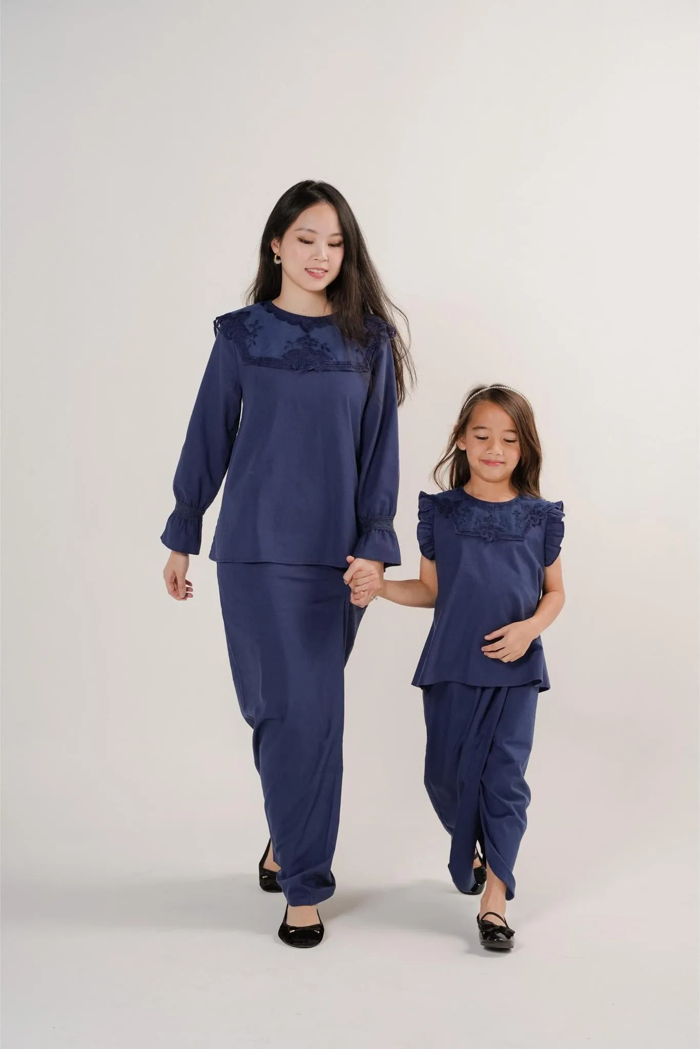 LUCIE KURUNG IN NAVY