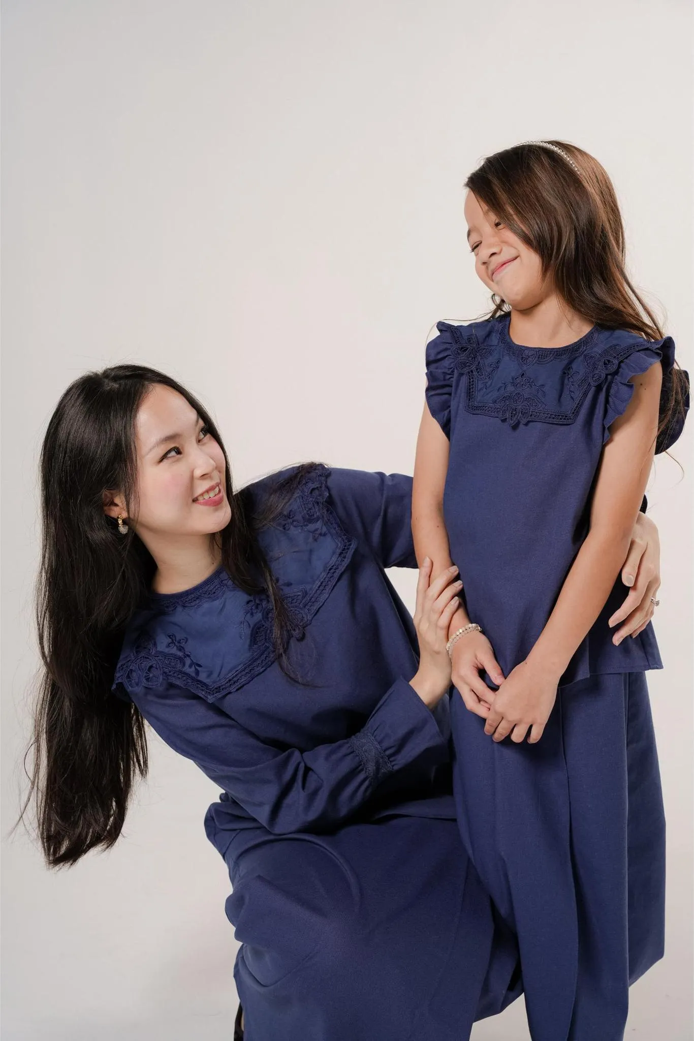 LUCIE KURUNG IN NAVY