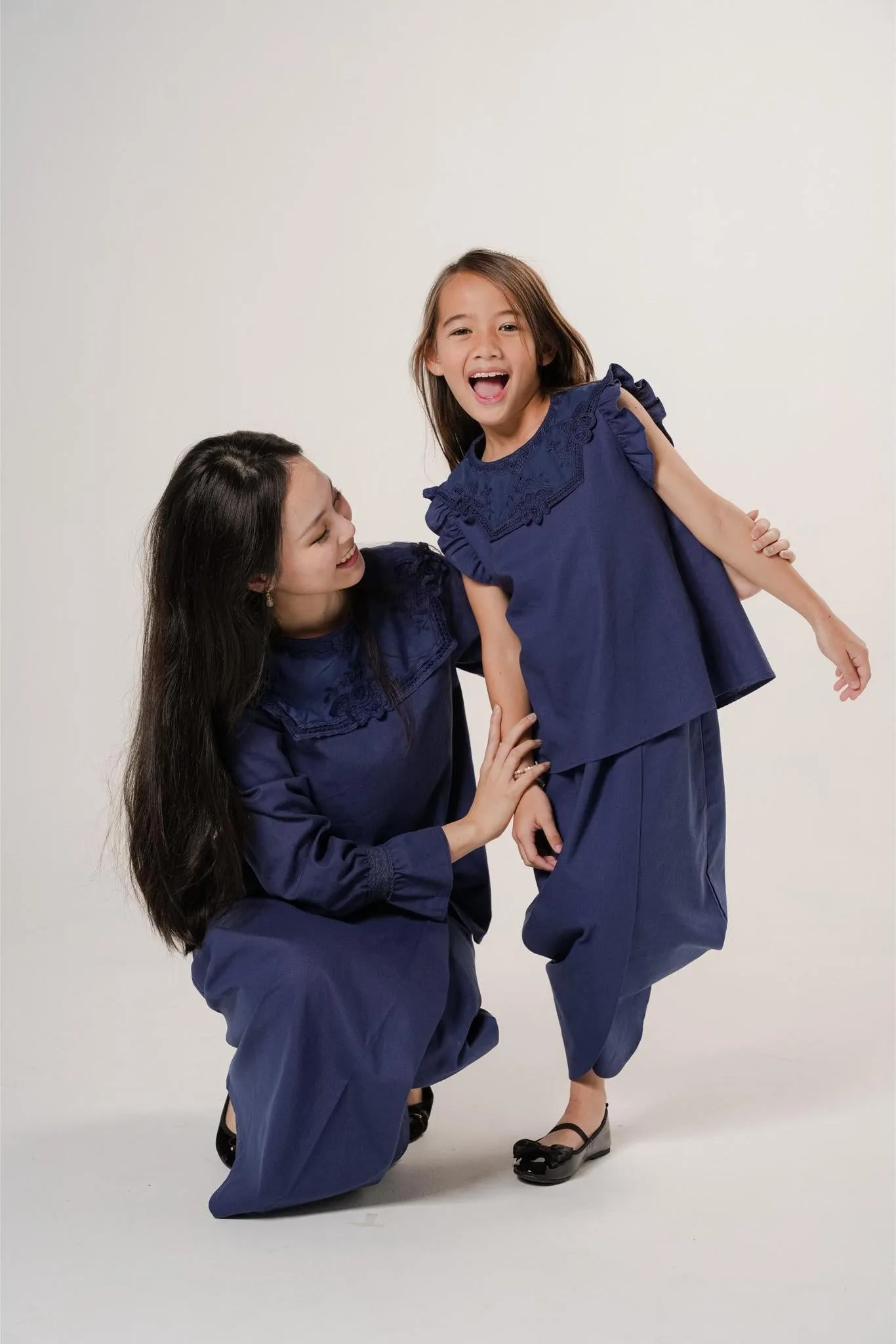 LUCIE KURUNG IN NAVY