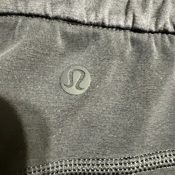 Lululemon Athletica Black Hi Rise Softstream Shorts LIKE NEW Size 4