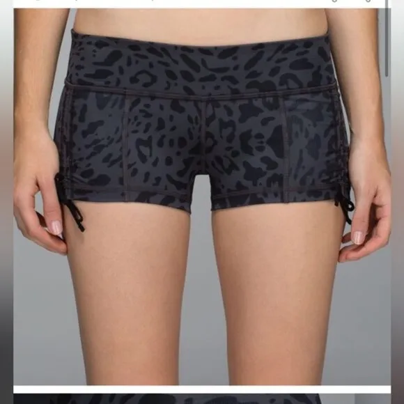 Lululemon Hot Hot Short Animal Swirl Deep CoalLight- Size 8