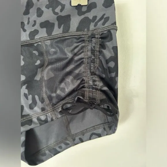 Lululemon Hot Hot Short Animal Swirl Deep CoalLight- Size 8