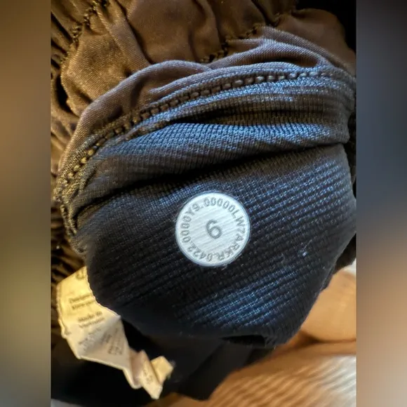 Lululemon Hotty Hot Short II *2.5&quot; Black