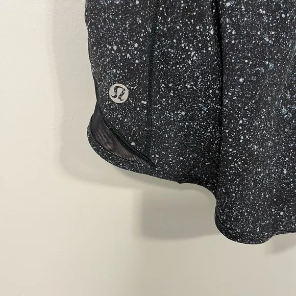 Lululemon Hotty Hot Short II 2.5&quot; Mineralize Multi/Black 8