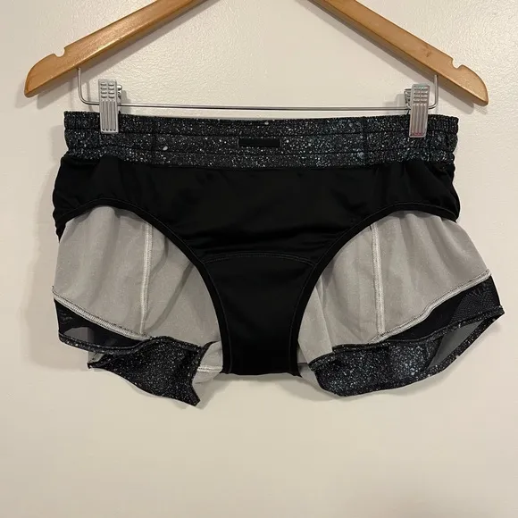 Lululemon Hotty Hot Short II 2.5&quot; Mineralize Multi/Black 8