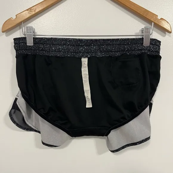 Lululemon Hotty Hot Short II 2.5&quot; Mineralize Multi/Black 8