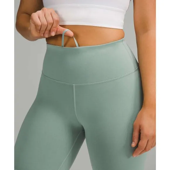LULULEMON Wunder Train Contour Fit High-Rise Short 8&quot; Sz 4 Misty Glade