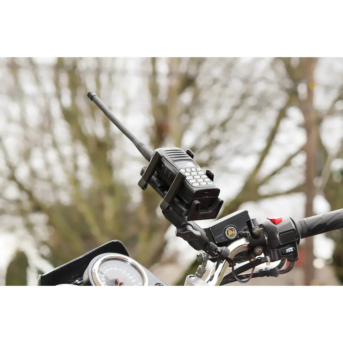 RAM Handlebar U-Bolt Mount with Universal Finger-Grip Cradle (RAM-B-149Z-UN4U)