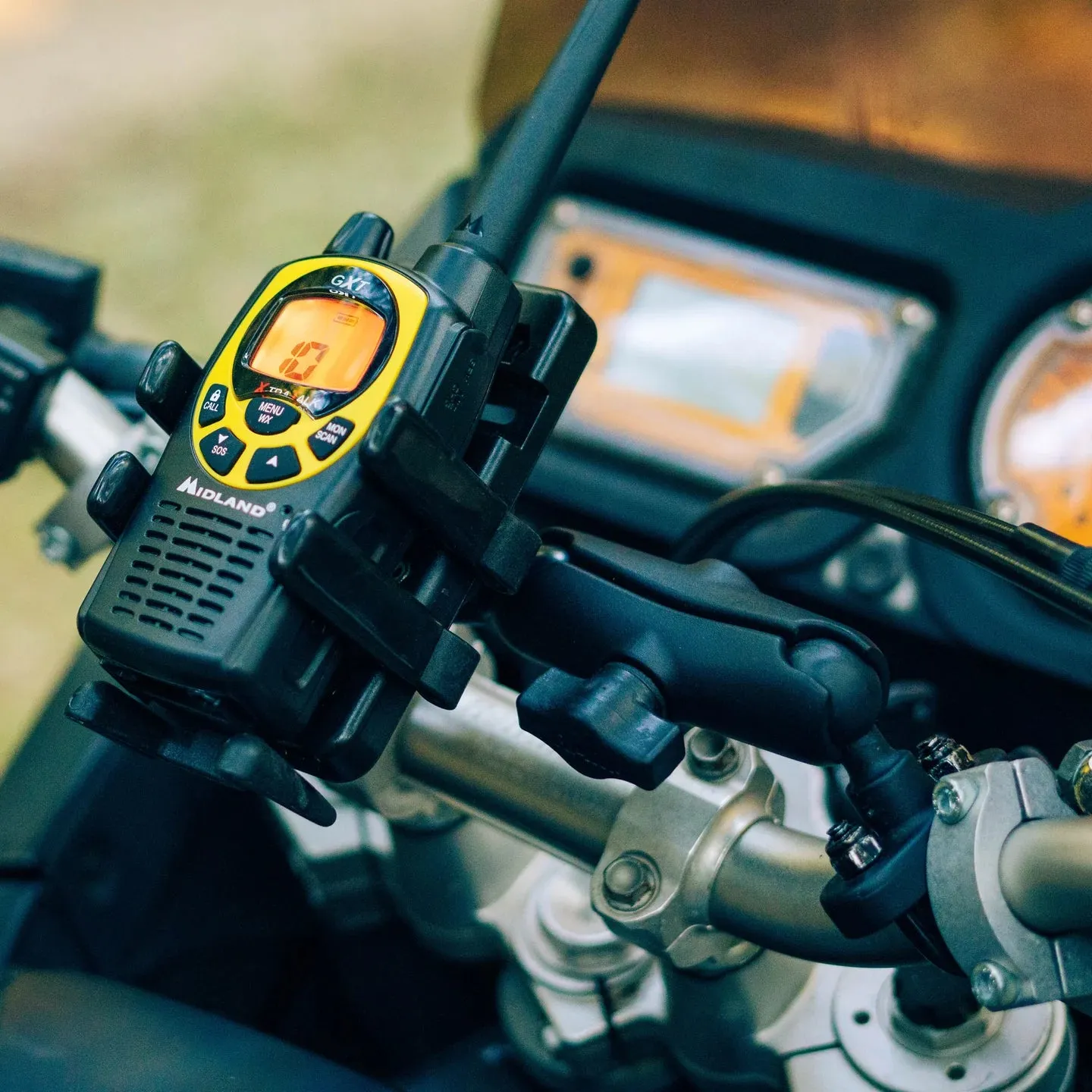 RAM Handlebar U-Bolt Mount with Universal Finger-Grip Cradle (RAM-B-149Z-UN4U)