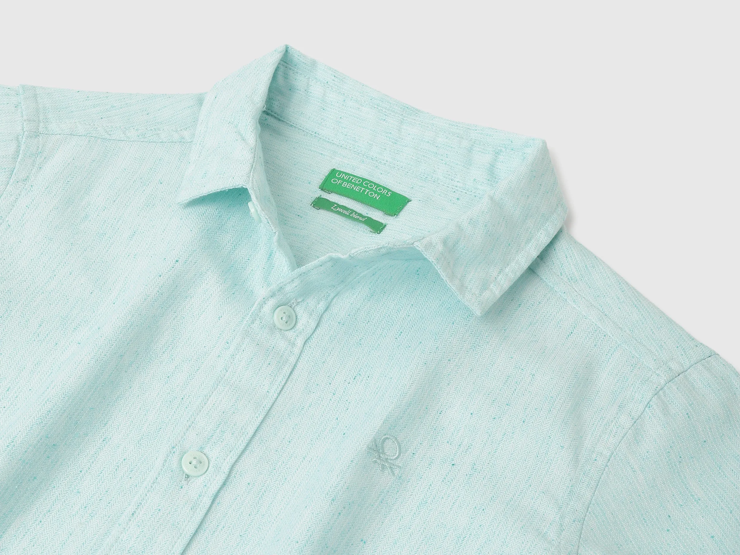 Regular Fit Spread Collar Solid Shirts