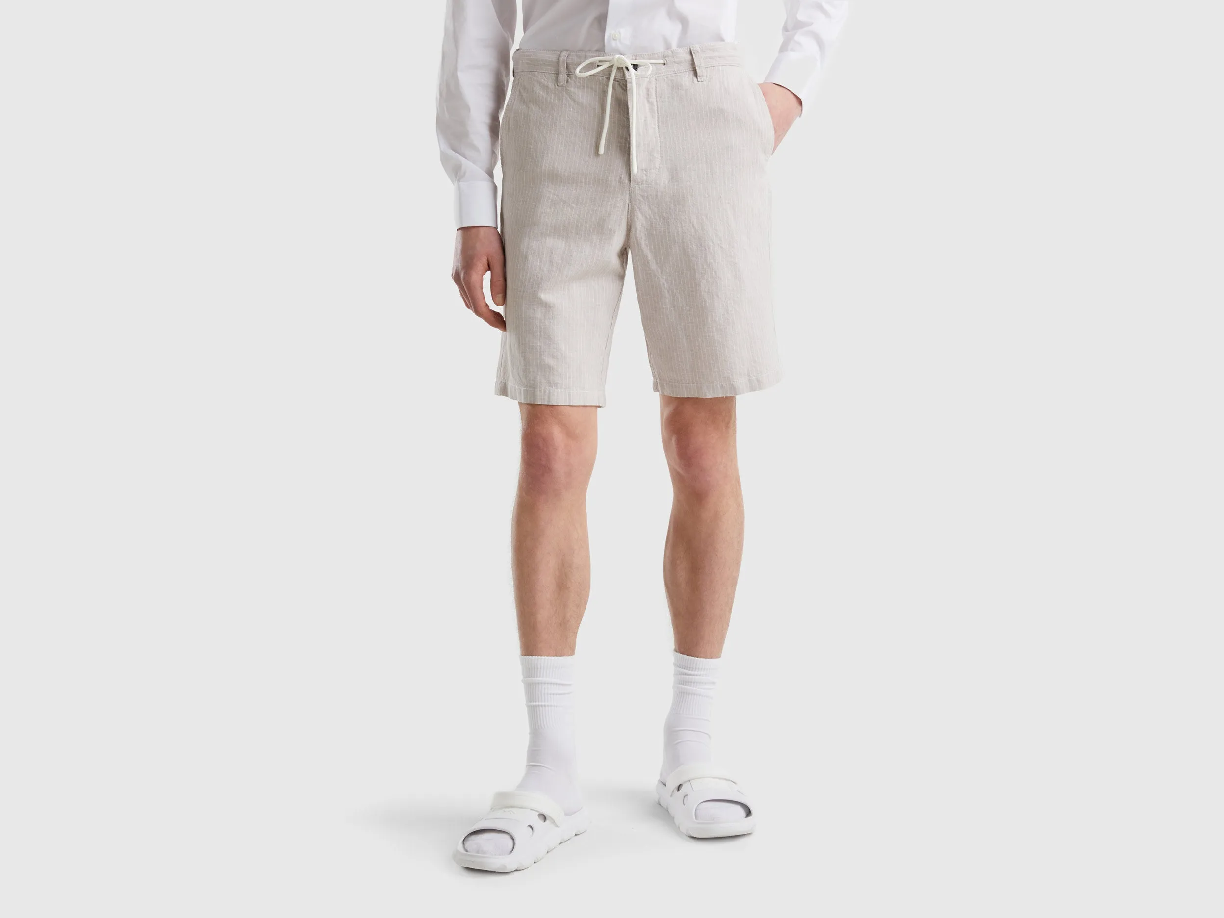 SHORT TROUSERS