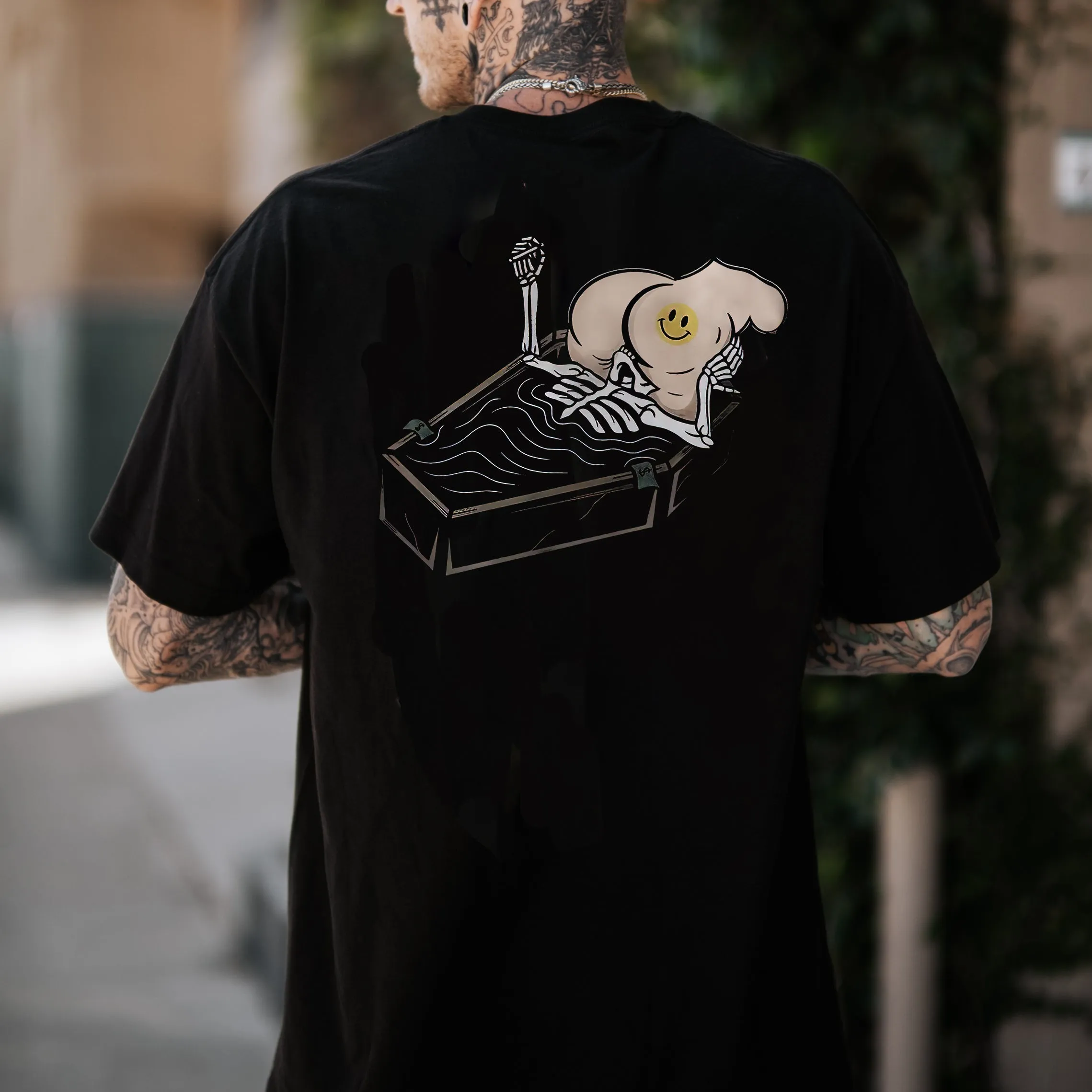 Skull Eat the Naked Ass in the Coffin Graphic Black Print T-shirt