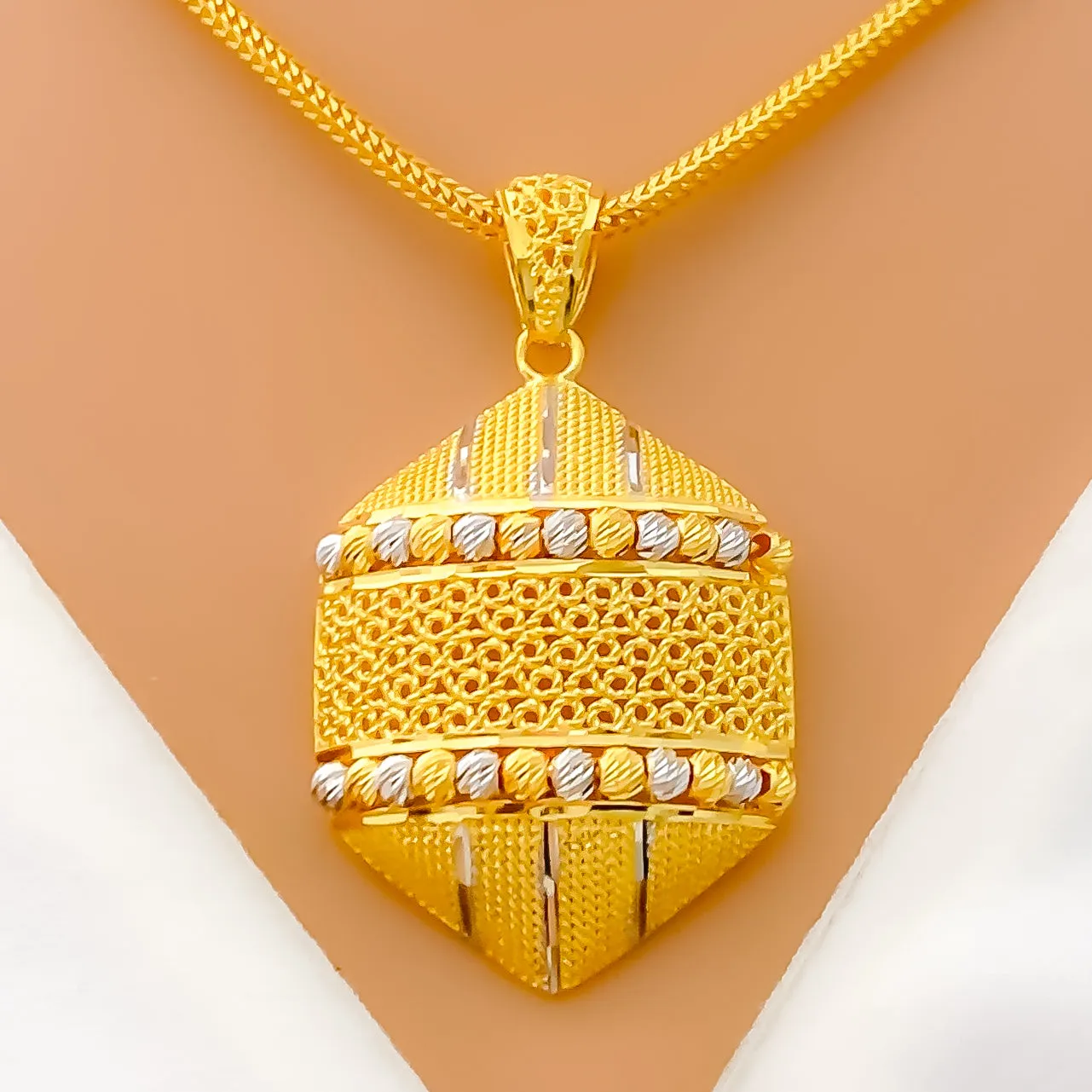 Upscale Etched 22K Gold Pendant Set