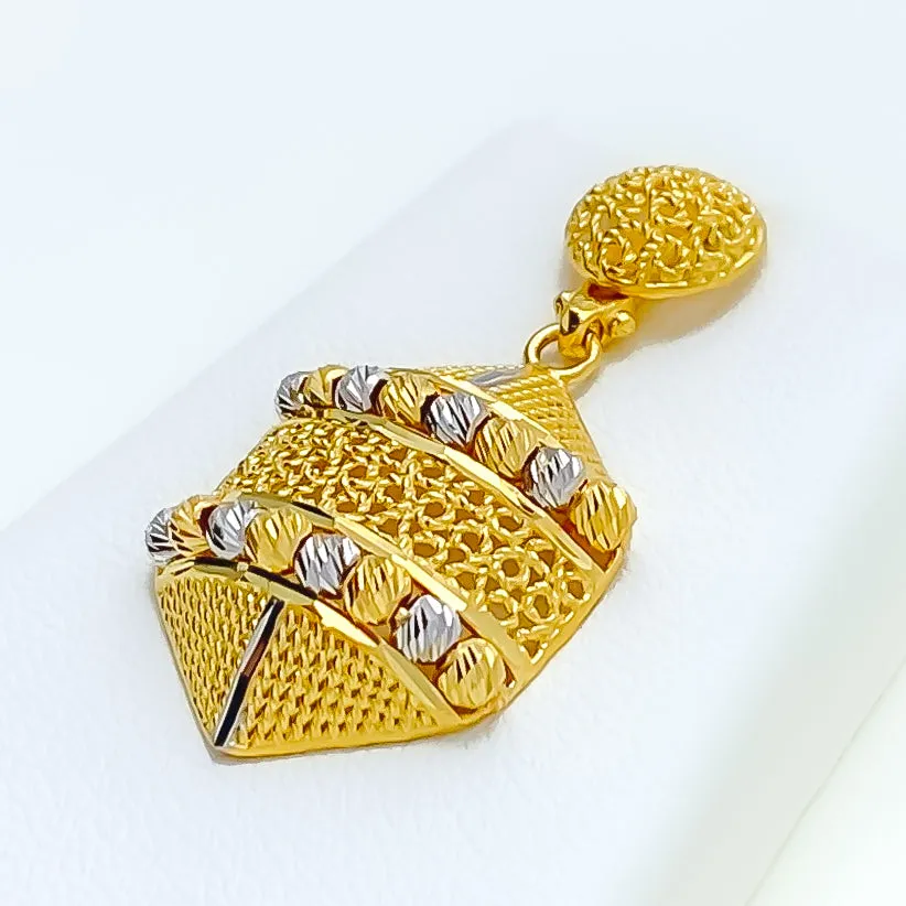 Upscale Etched 22K Gold Pendant Set