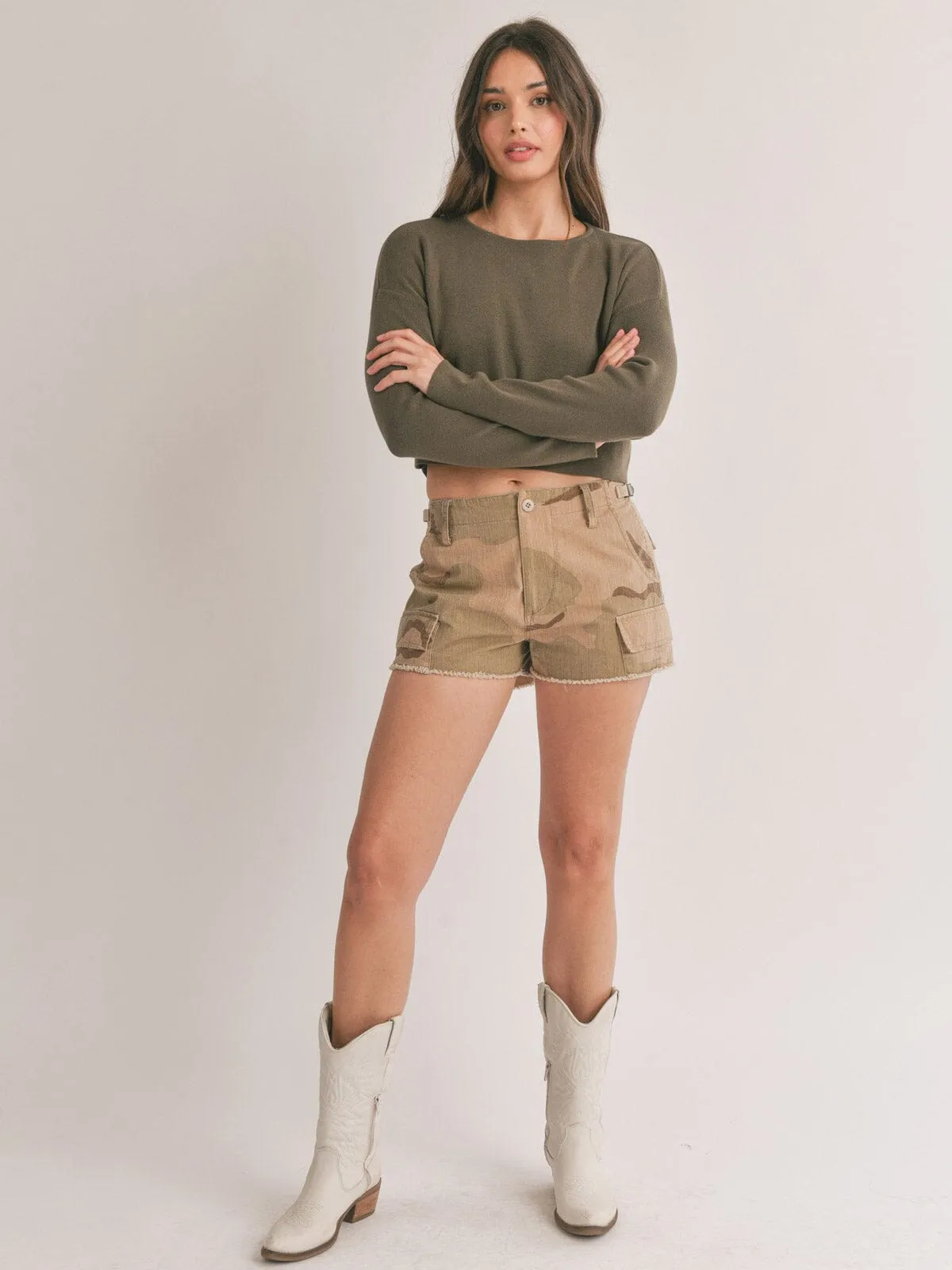 WOMEN'S BUTTON CLOSURE POCKETS CAMO PRINT SHORTS